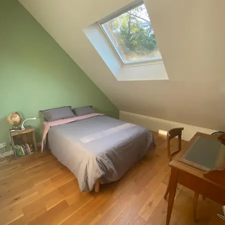 Chambre Bananier: Maison Arboree Face A La Riviere Homestay szállás Saint-Fiacre-sur-Maine