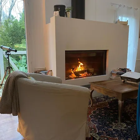 Chambre Bananier: Maison Arboree Face A La Riviere Homestay szállás Saint-Fiacre-sur-Maine