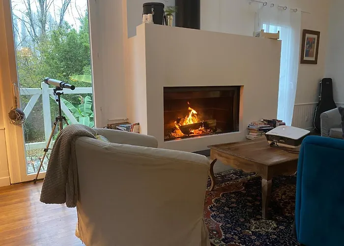 Chambre Bananier: Maison Arborée Face à La Rivière Alloggio in famiglia Saint-Fiacre-sur-Maine